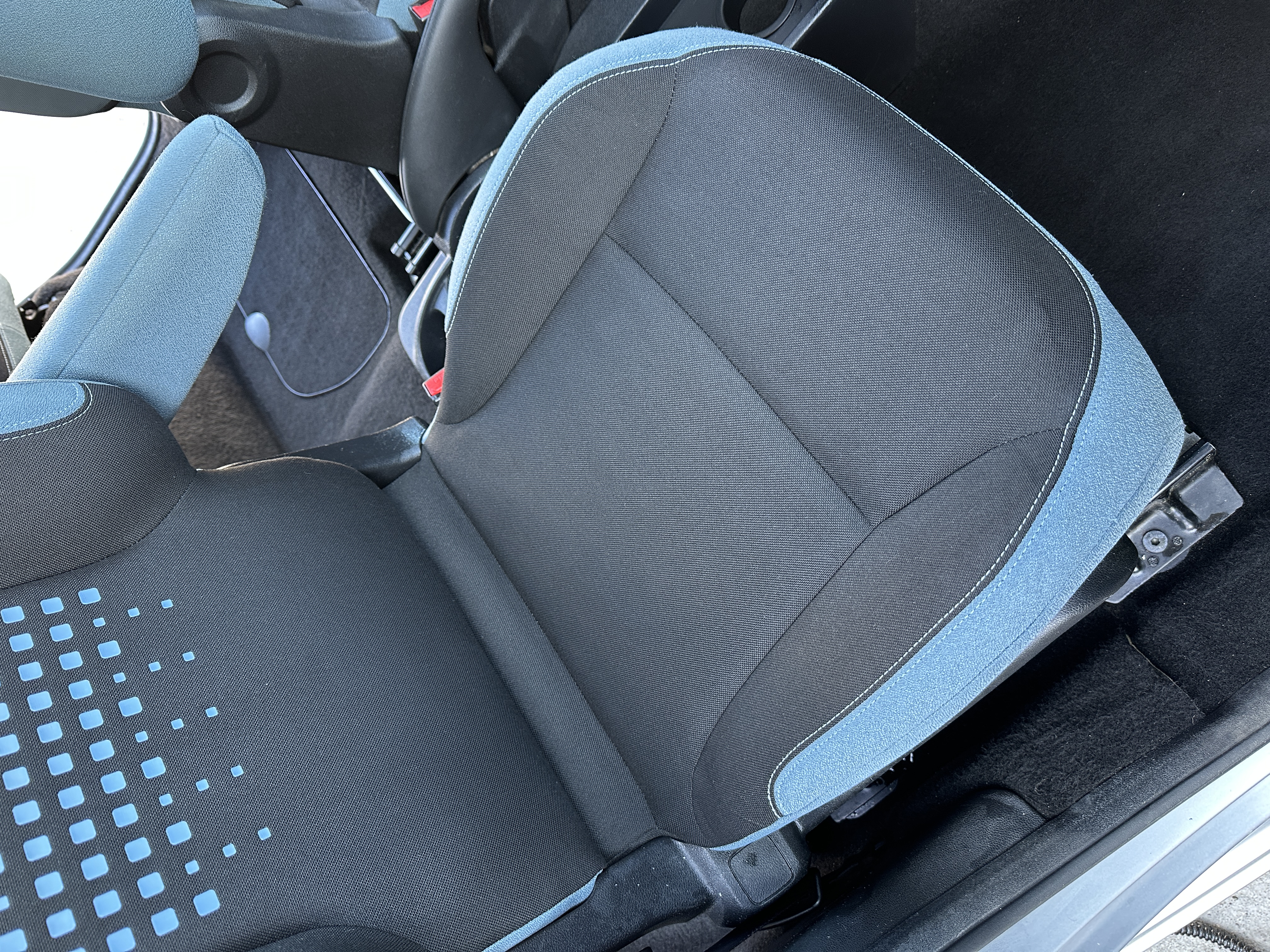 Sièges nettoyés après — FAUV'AUTO