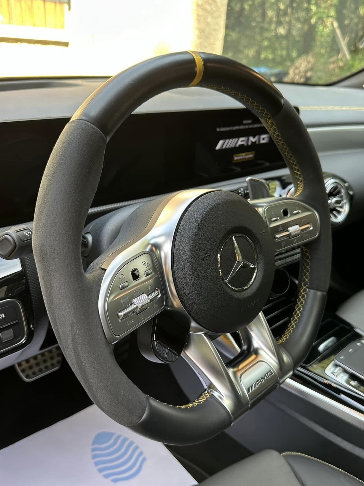 Alcantara nettoyé après — FAUV'AUTO